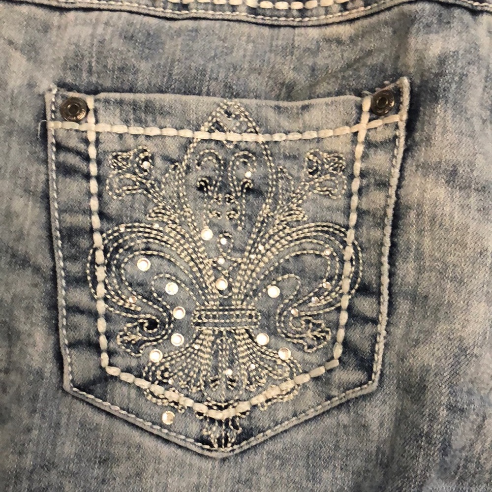 CATO Mid Rise Wide leg Jeans Light Blue SIZE 14W. 5 pocket design Length is 33”.